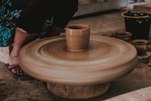 Où découvrir les techniques de poterie traditionnelle en Tunisie : ateliers et artisans locaux ?